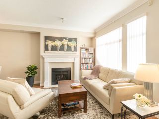 Photo 4: 27 5240 OAKMOUNT Crescent in Burnaby: Oaklands Townhouse for sale in "SANTA CLARA" (Burnaby South)  : MLS®# R2542341