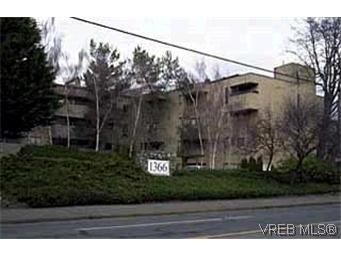 Main Photo: 305 1366 Hillside Ave in VICTORIA: Vi Oaklands Condo for sale (Victoria)  : MLS®# 307324