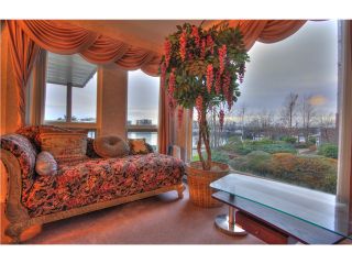 Photo 3: 204 1230 QUAYSIDE Drive in New Westminster: Quay Condo for sale in "TIFFANY SHORE" : MLS®# V861049