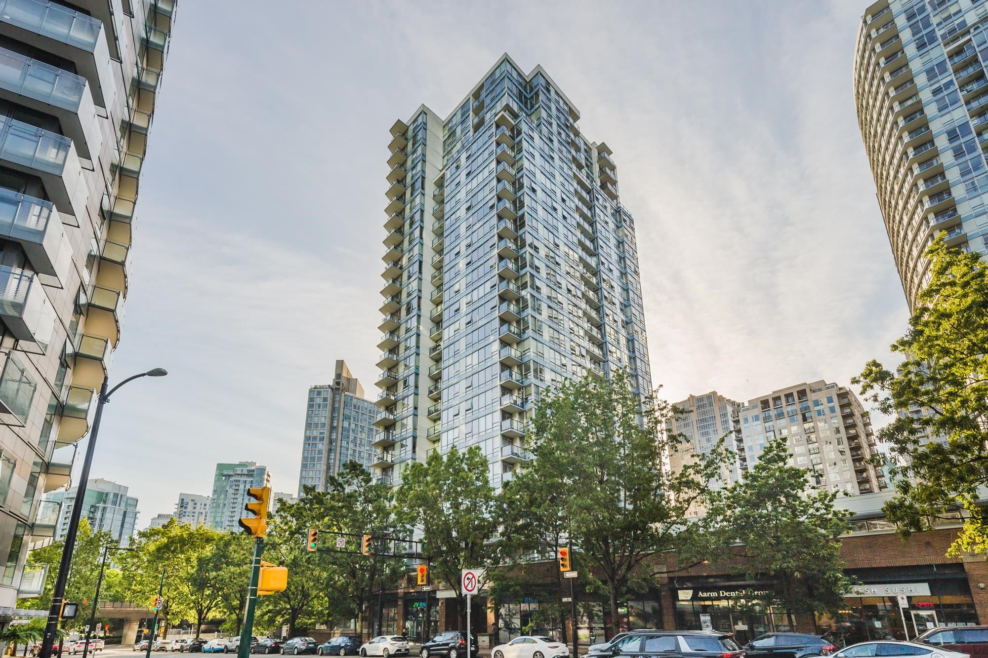 Main Photo: 703 939 EXPO Boulevard in Vancouver: Yaletown Condo for sale in "MAX II" (Vancouver West)  : MLS®# R2699165