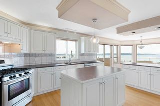 Photo 7: 15596 SEMIAHMOO Avenue: White Rock House for sale in "Top of Bluff East Beach" (South Surrey White Rock)  : MLS®# R2785787