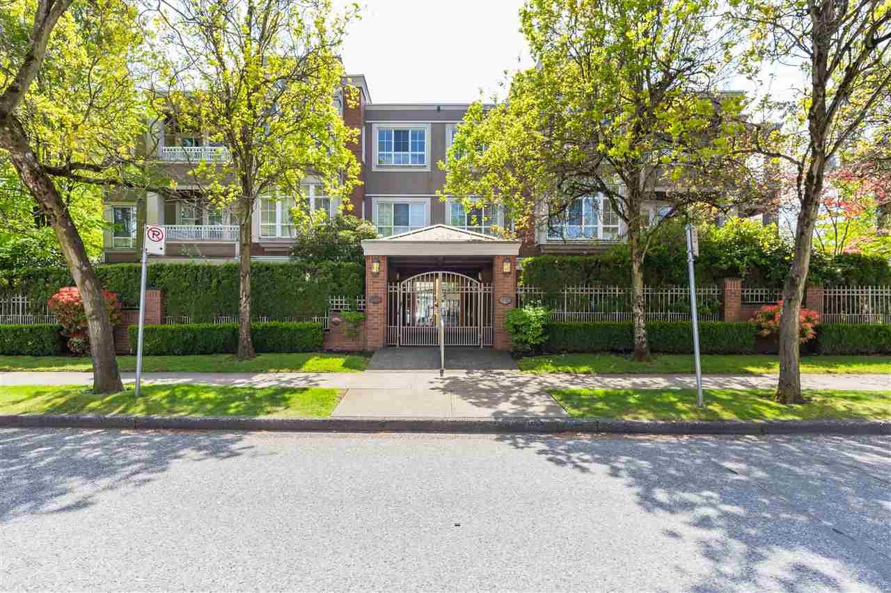 Main Photo: 302 1010 W 42ND Avenue in Vancouver: South Granville Condo for sale in "Oak Gardens" (Vancouver West)  : MLS®# R2419293