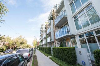 Photo 2: 2405 HEATHER Street in Vancouver: Fairview VW Townhouse for sale in "700 WEST 8TH" (Vancouver West)  : MLS®# R2366688