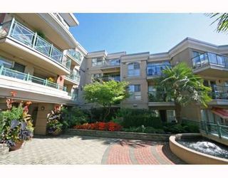 Photo 2: 113-332 Lonsdale Avenue in North Vancouver: Lower Lonsdale Condo for sale in "CALYPSO" : MLS®# V790136