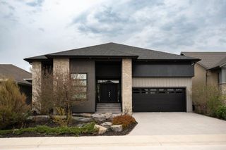 Photo 1: 225 Oak Lawn Road in Winnipeg: Bridgwater Forest Residential for sale (1R)  : MLS®# 202407474