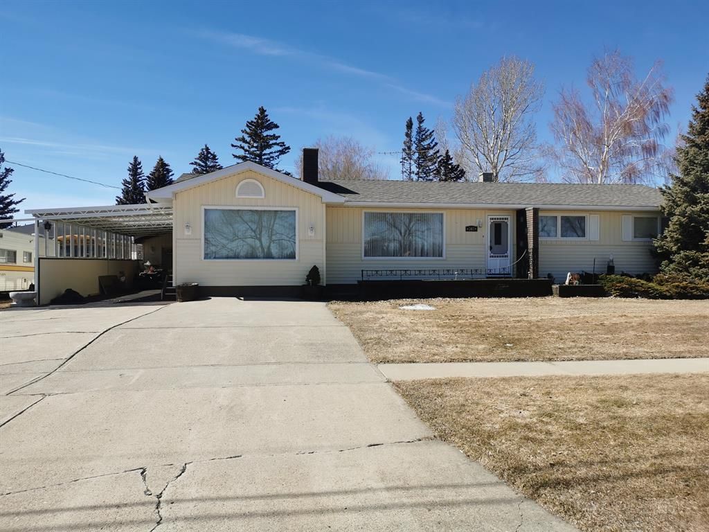 Main Photo: For Sale: 367 5th Street W, Cardston, T0K 0K0 - A2037779