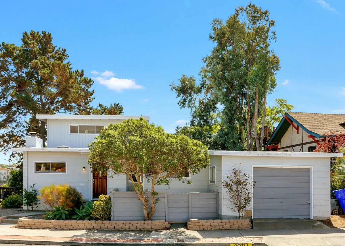 Main Photo: MISSION HILLS House for sale : 3 bedrooms : 3867 Pringle Street in San Diego