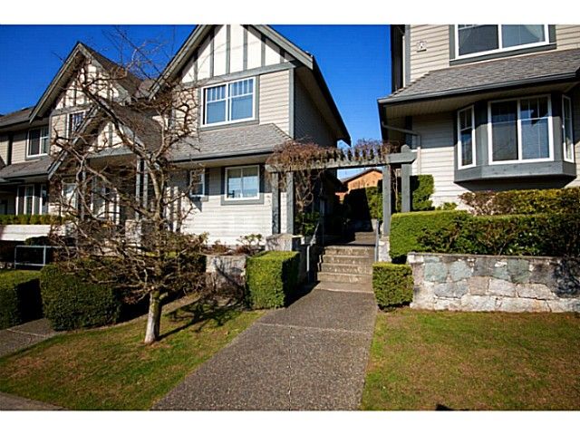 Main Photo: 653 ST ANDREWS Avenue in North Vancouver: Lower Lonsdale Townhouse for sale in "Charlton Court" : MLS®# V998570