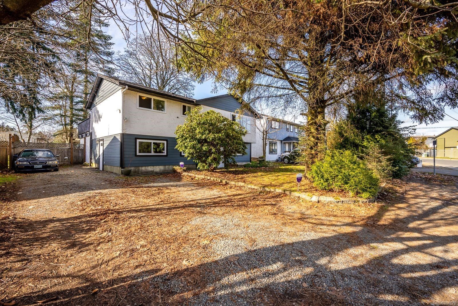 Main Photo: 2129 Fitzgerald Ave in Courtenay: CV Courtenay City House for sale (Comox Valley)  : MLS®# 894672