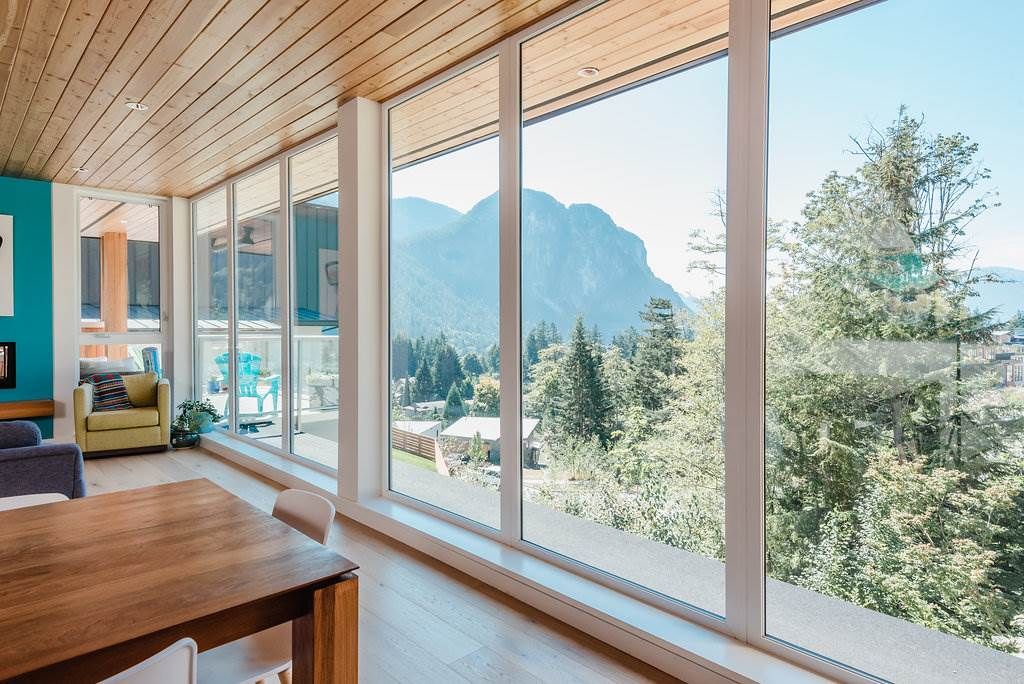 Main Photo: 2180 WINDSAIL Place in Squamish: Plateau House for sale in "Crumpit Woods" : MLS®# R2304115