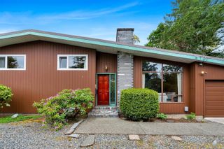 Photo 2: 887 Clarke Rd in Central Saanich: CS Brentwood Bay House for sale : MLS®# 932768