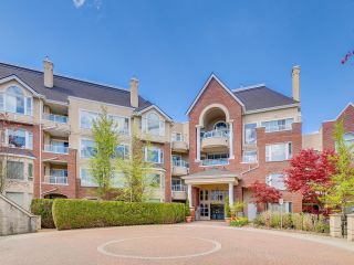 Photo 1: 510 5262 OAKMOUNT Crescent in Burnaby: Oaklands Condo for sale in "St. Andrews" (Burnaby South)  : MLS®# R2872764