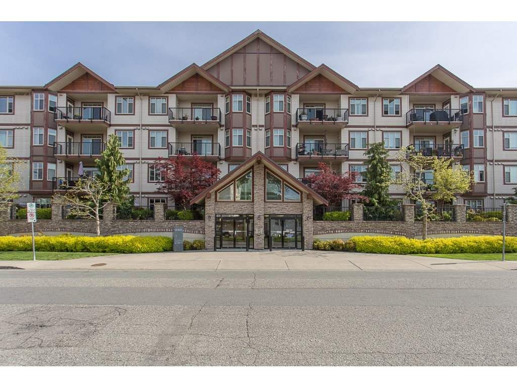 Main Photo: 103 45615 BRETT Avenue in Chilliwack: Chilliwack W Young-Well Condo for sale in "The Regent" : MLS®# R2304419
