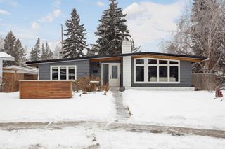 Photo 2: 443 Winterbourne Crescent SE in Calgary: Willow Park Detached for sale : MLS®# A2100164