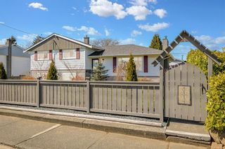 Photo 3: 661 17th St in Courtenay: CV Courtenay City House for sale (Comox Valley)  : MLS®# 877697