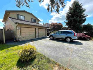 Photo 1: 8120 MIRABEL Court in Richmond: Woodwards House for sale : MLS®# R2821301