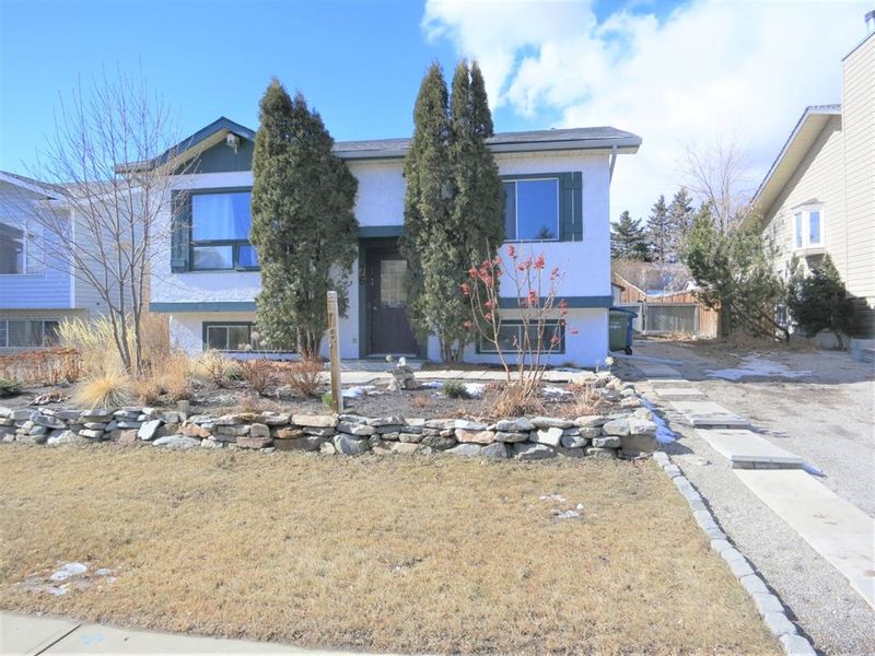 FEATURED LISTING: 76 Rundle Place Southwest Airdrie