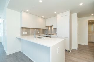 Photo 1: 2207 5051 IMPERIAL Street in Burnaby: Metrotown Condo for sale in "IMPERIAL" (Burnaby South)  : MLS®# R2484692