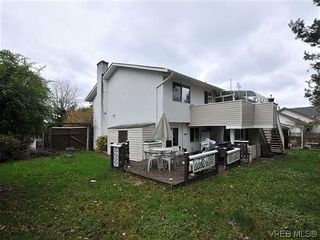 Photo 19: 240 Burnett Rd in VICTORIA: VR Six Mile House for sale (View Royal)  : MLS®# 626557