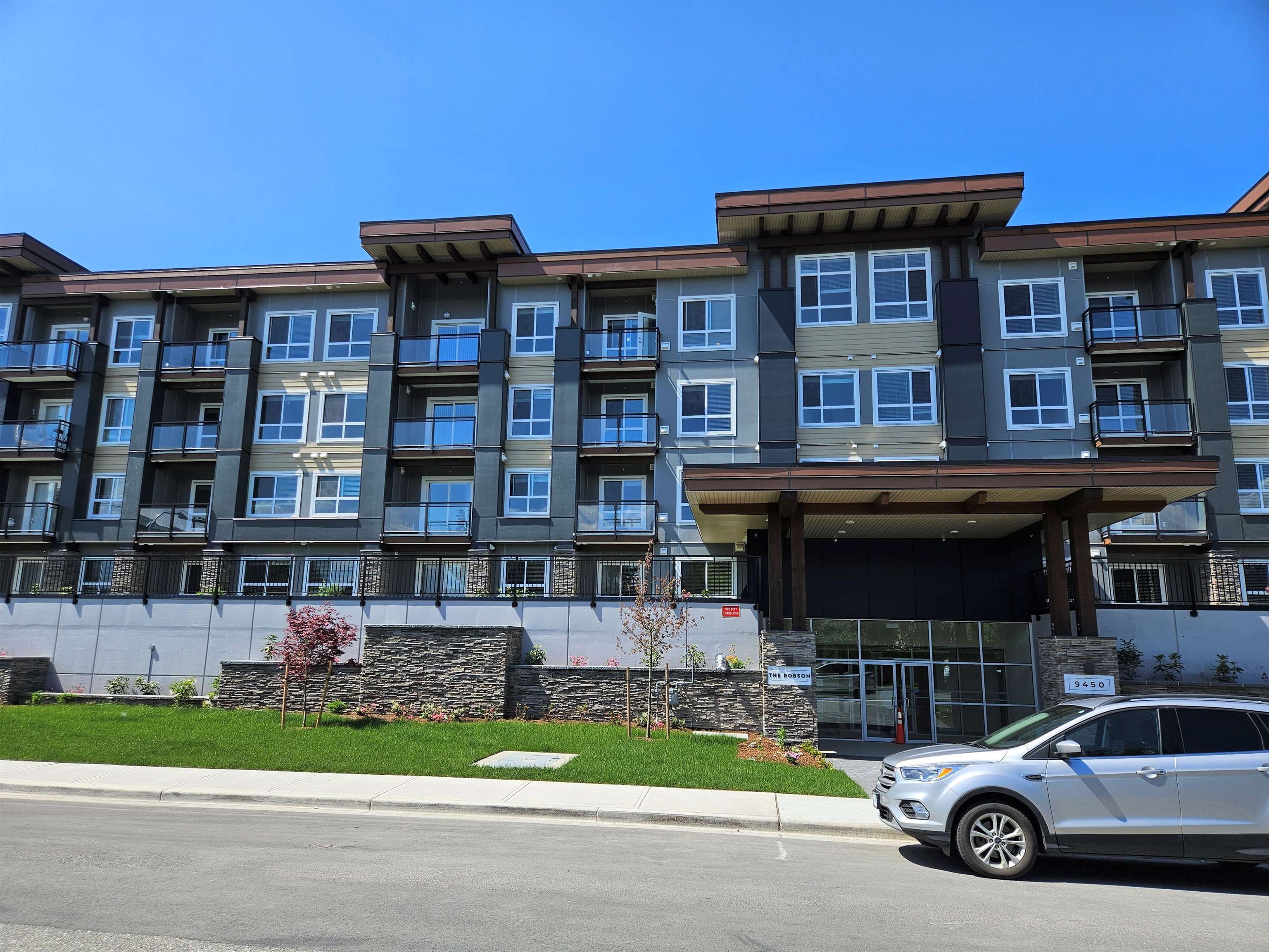 Main Photo: 301 9450 ROBSON Street in Chilliwack: Chilliwack Proper West Condo for sale in "ROBSON" : MLS®# R2775748