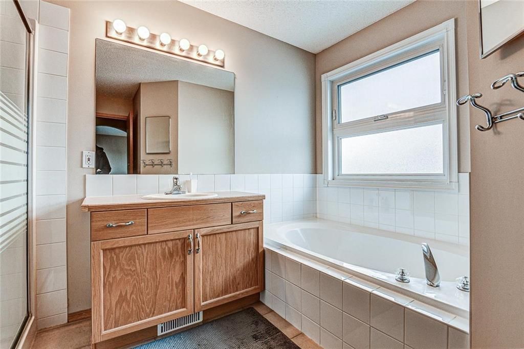 Photo 19: Photos: 25 THORNLEIGH Way SE: Airdrie Detached for sale : MLS®# C4282676