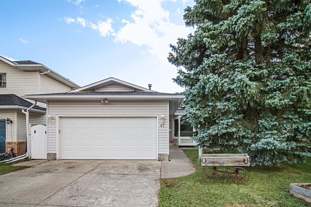 Main Photo: 47 Woodstock Road SW in Calgary: Woodlands Detached for sale : MLS®# A1142826