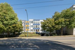 Photo 1: 404 2133 DUNDAS Street in Vancouver: Hastings Condo for sale in "HARBOURGATE" (Vancouver East)  : MLS®# R2693553