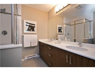Photo 5: 113 5858 142 ST in Surrey: Sullivan Station Townhouse for sale : MLS®# N/A