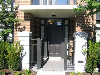 Photo 1: 8 6351 BUSWELL Street in Richmond: Brighouse Townhouse for sale in "Emporio" : MLS®# R2126761