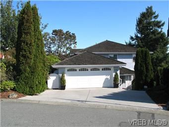 Main Photo: 894 Currandale Crt in VICTORIA: SE Lake Hill House for sale (Saanich East)  : MLS®# 587229