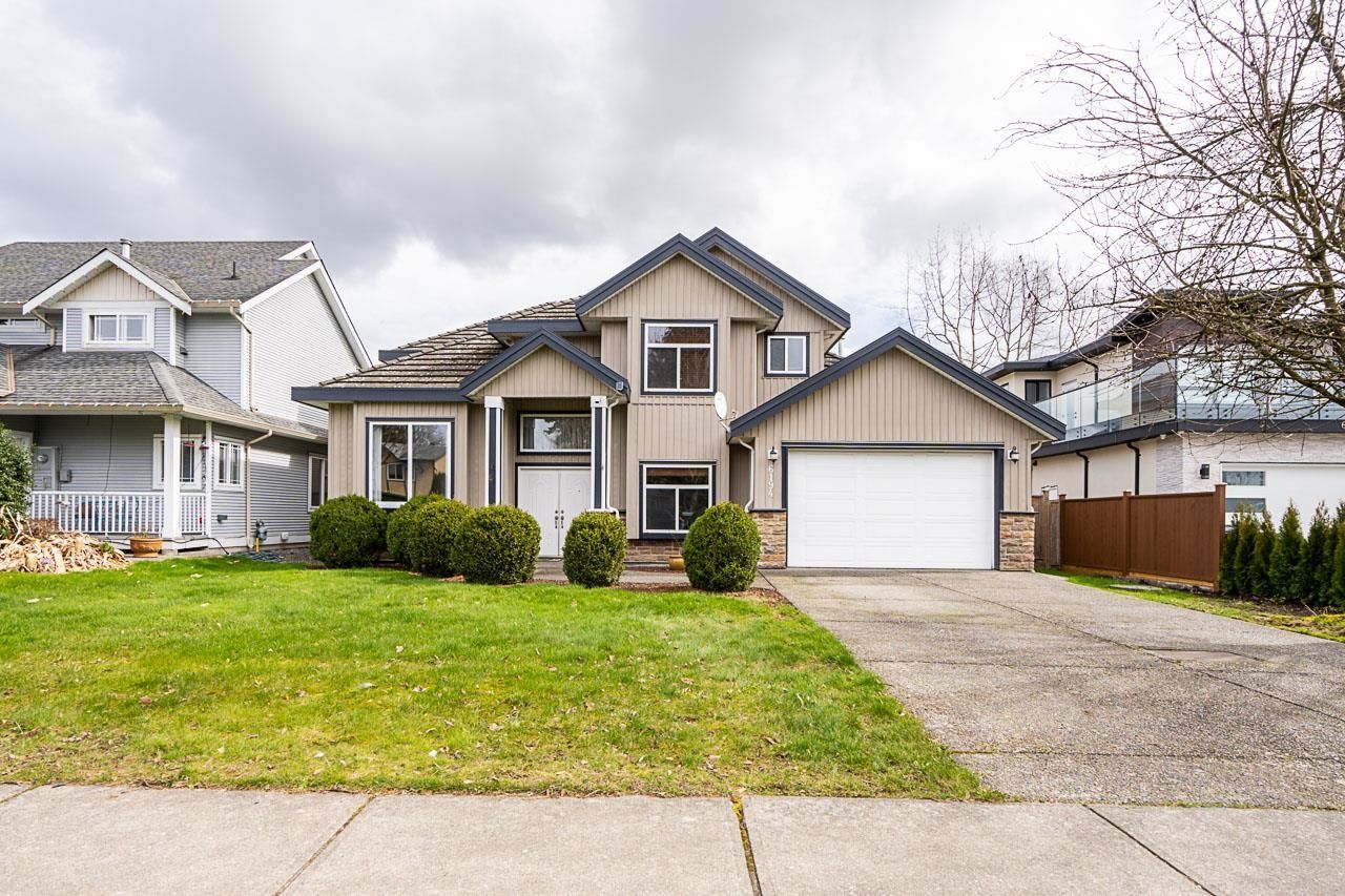 Main Photo: 6194 175A Street in Surrey: Cloverdale BC House for sale (Cloverdale)  : MLS®# R2760636