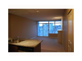 Photo 6: 2107 898 CARNARVON Street in New Westminster: Downtown NW Condo for sale in "AZURE AT PLAZA 88" : MLS®# V835306