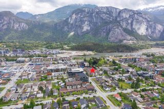 Main Photo: 407 1310 VICTORIA Street in Squamish: Downtown SQ Condo for sale in "The Mountaineer" : MLS®# R2886812