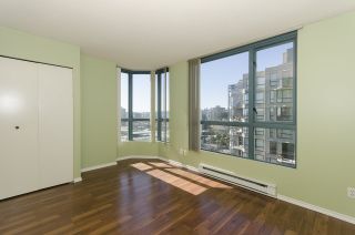 Photo 8: 1204 828 AGNES Street in New Westminster: Downtown NW Condo for sale : MLS®# R2102690