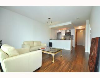 Photo 3: 2301 233 ROBSON Street in Vancouver: Downtown VW Condo for sale in "TV TOWERS 2" (Vancouver West)  : MLS®# V783514