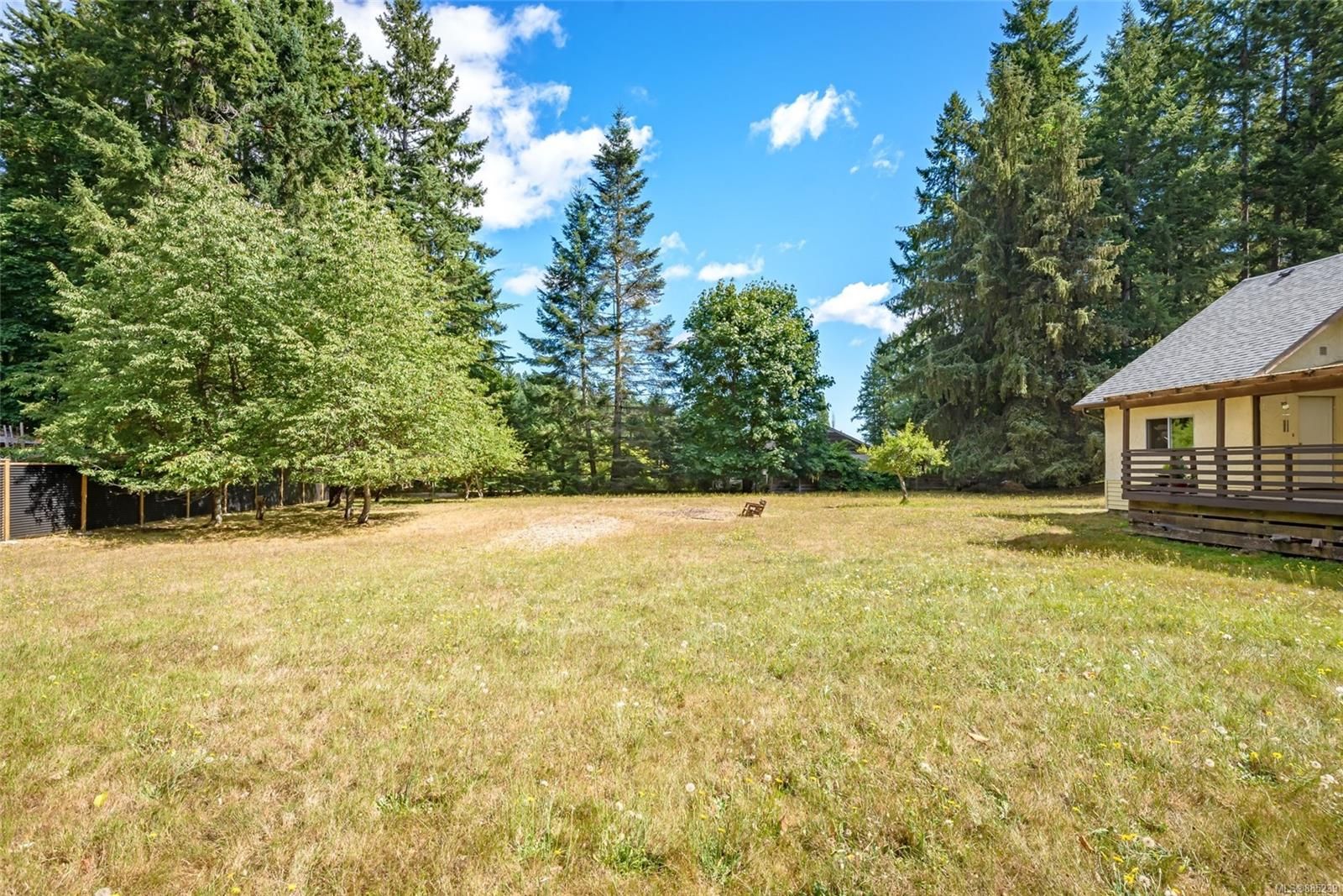 Photo 31: Photos: 2365 Lake Trail Rd in Courtenay: CV Courtenay West House for sale (Comox Valley)  : MLS®# 885239