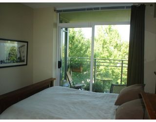 Photo 4: 301 2520 MANITOBA Street in Vancouver: Mount Pleasant VW Condo for sale (Vancouver West)  : MLS®# V777212