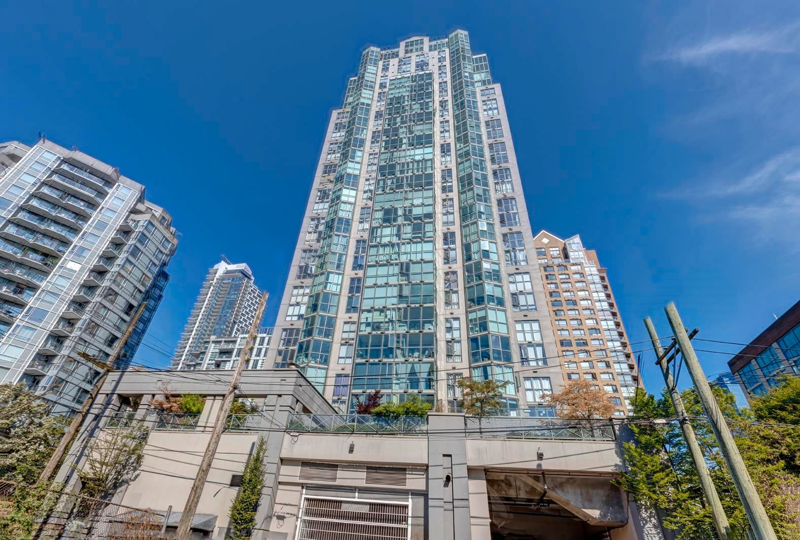 Main Photo: 1701 1188 HOWE Street in Vancouver: Downtown VW Condo for sale (Vancouver West)  : MLS®# R2712245