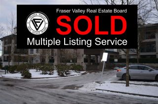 Photo 1: 230 19528 FRASER Highway in Surrey: Cloverdale BC Condo for sale in "Fairmont on the Boulevard" (Cloverdale)  : MLS®# R2129627