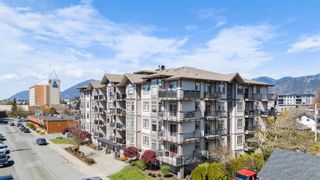 Photo 5: 402 46021 SECOND Avenue in Chilliwack: Chilliwack Downtown Condo for sale in "The Charleston" : MLS®# R2870506