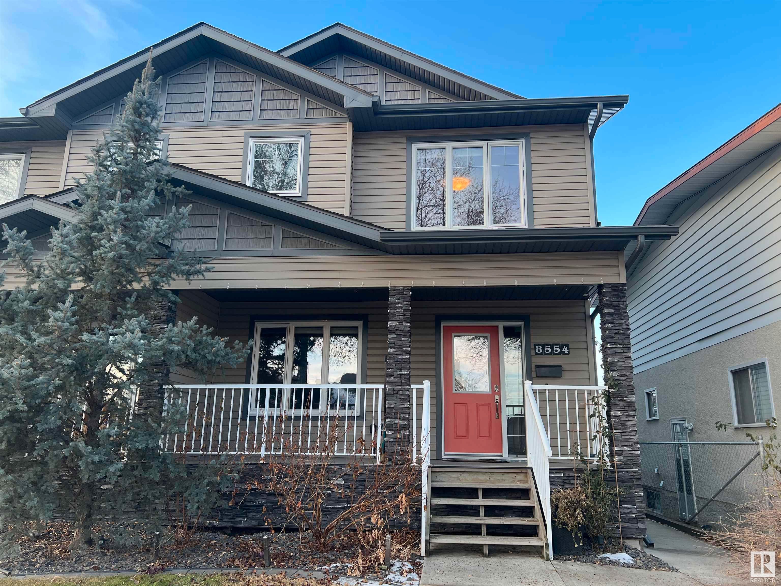Main Photo: 8554 89 Street in Edmonton: Zone 18 House Half Duplex for sale : MLS®# E4368204