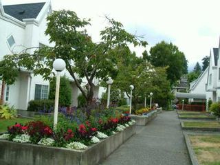 Photo 4: 45 889 TOBRUCK AV in North Vancouver: Hamilton Townhouse for sale in "TOBRUCK GARDENS" : MLS®# V604297