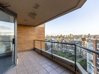 Photo 7: 1104 1450 PENNYFARTHING Drive in Vancouver: False Creek Condo for sale in "HARBOUR COVE" (Vancouver West)  : MLS®# R2549761