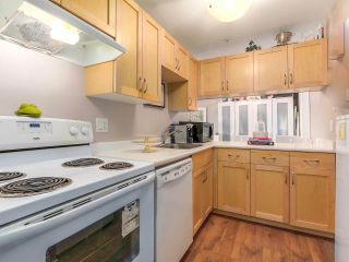 Photo 3: 104 120 E 5TH Street in North Vancouver: Lower Lonsdale Condo for sale in "CHELSEA MANOR" : MLS®# R2138540