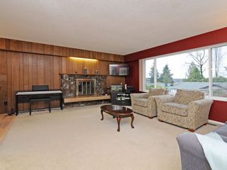 Photo 2: 2260 JORDAN Drive in Burnaby: Parkcrest House for sale (Burnaby North)  : MLS®# R2245529