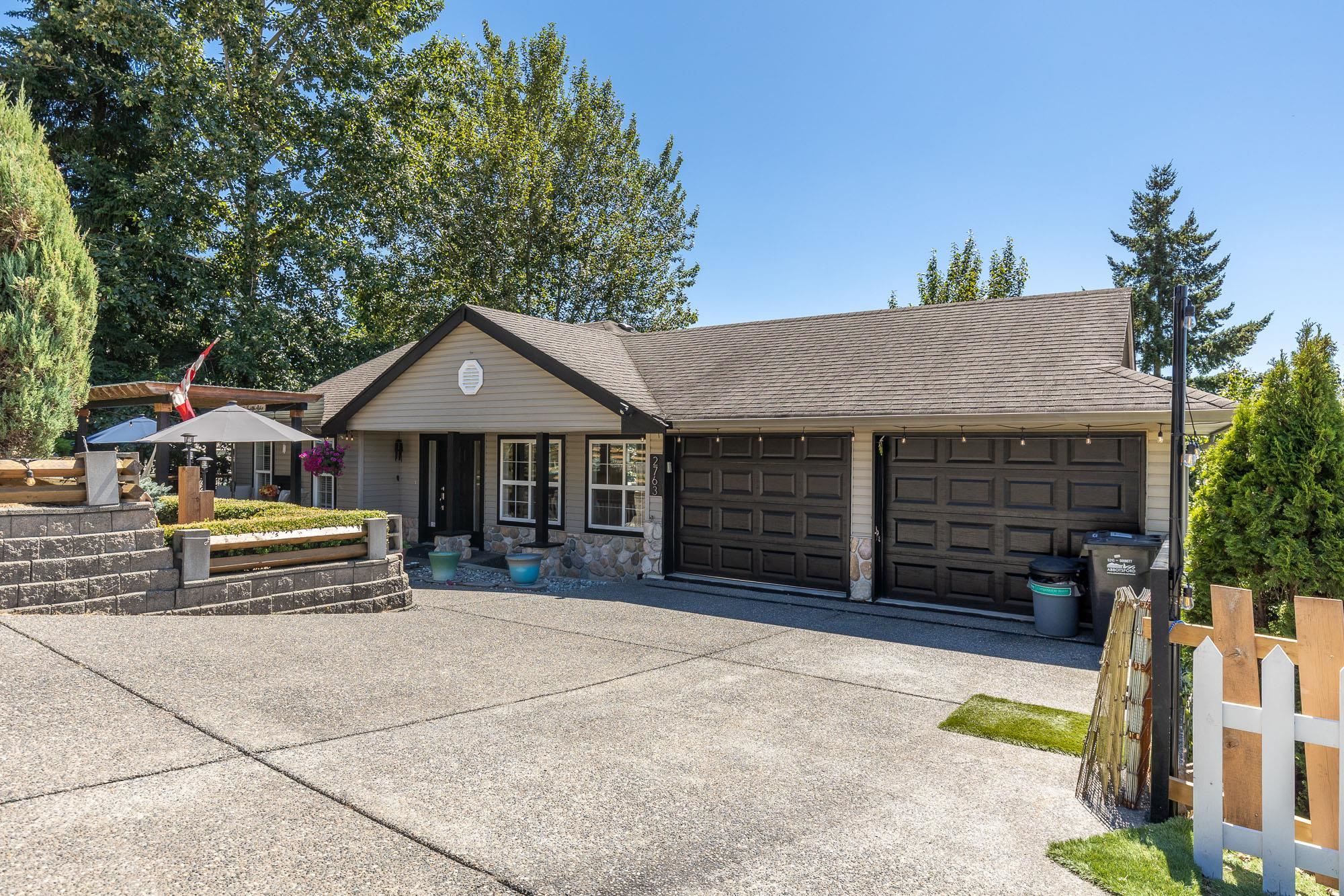 Main Photo: 2763 ST MORITZ Way in Abbotsford: Abbotsford East House for sale : MLS®# R2805668