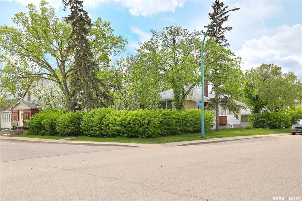 Main Photo: 1700 York Street in Regina: Pioneer Village Residential for sale : MLS®# SK930015