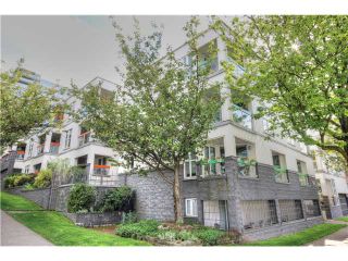 Photo 1: 11 704 W 7TH Avenue in Vancouver: Fairview VW Townhouse for sale in "HEATHER PARK" (Vancouver West)  : MLS®# V1063948