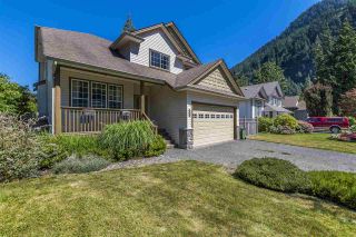 Photo 1: 511 COTTONWOOD Avenue: Harrison Hot Springs House for sale : MLS®# R2353509