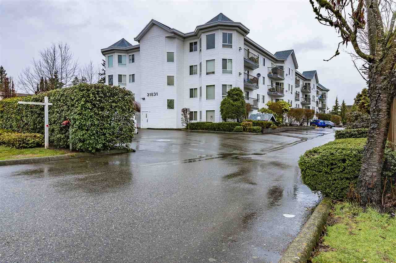 Main Photo: 210 31831 PEARDONVILLE Road in Abbotsford: Abbotsford West Condo for sale in "West Point Villa" : MLS®# R2238136